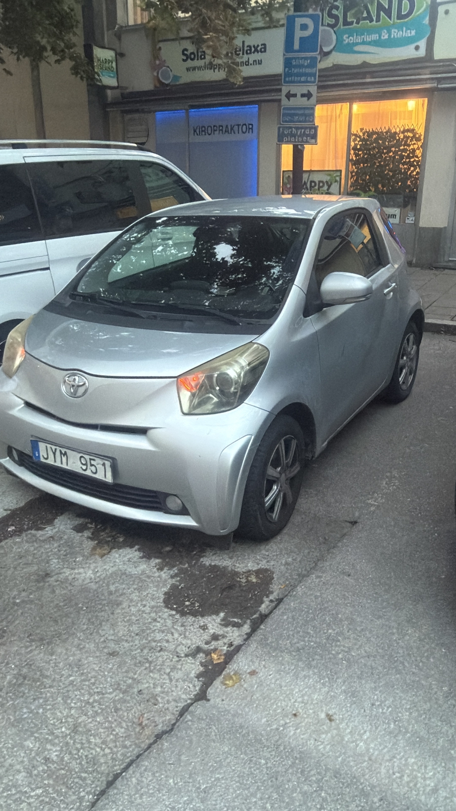 Toyota iQ 1.0 2009, photo 5/6