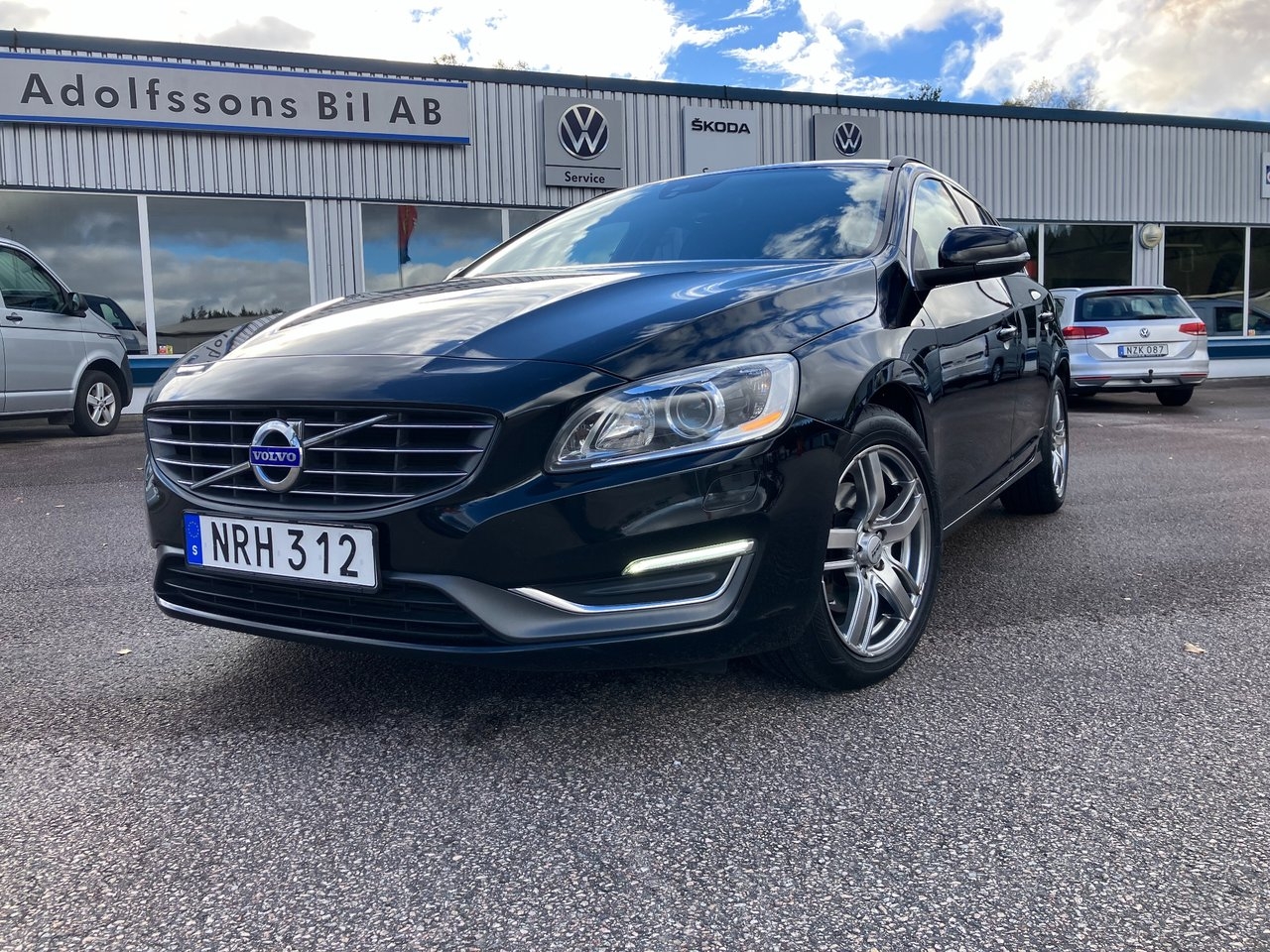 Volvo V60 D4 Momentum Business Edition 2015, bild 2/10