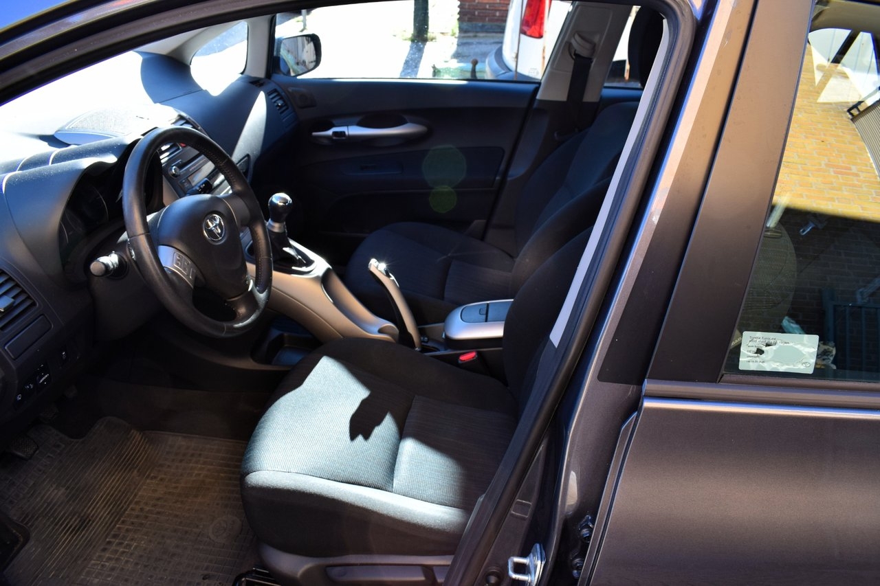 Toyota Auris 1.6 2009, kuva 7/10