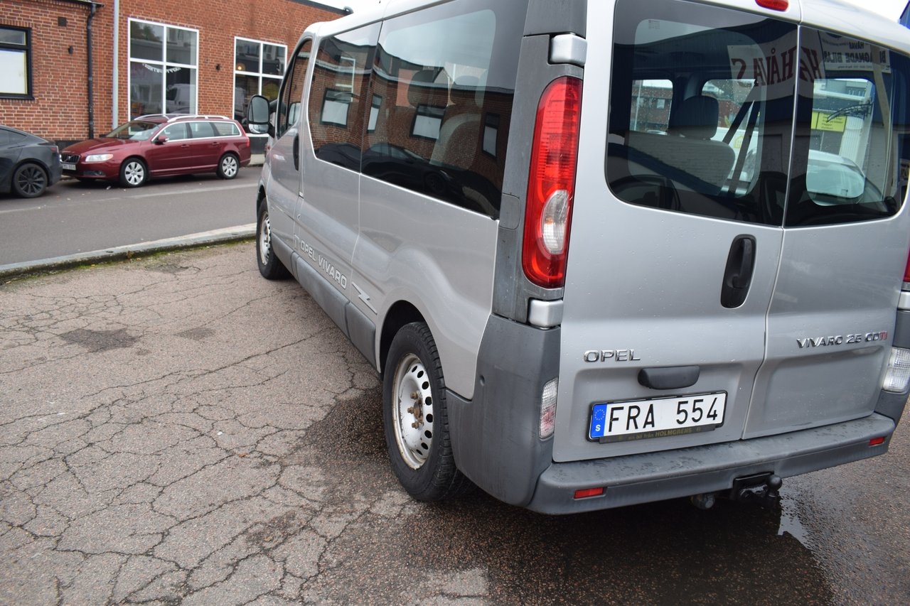 Opel Vivaro 2.5 CDTI 2010, bild 7/16