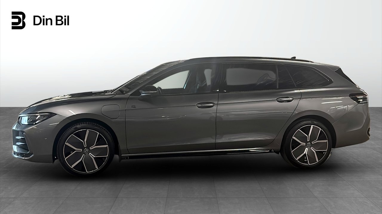 Volkswagen Passat R-Line 2026, bild 2/12