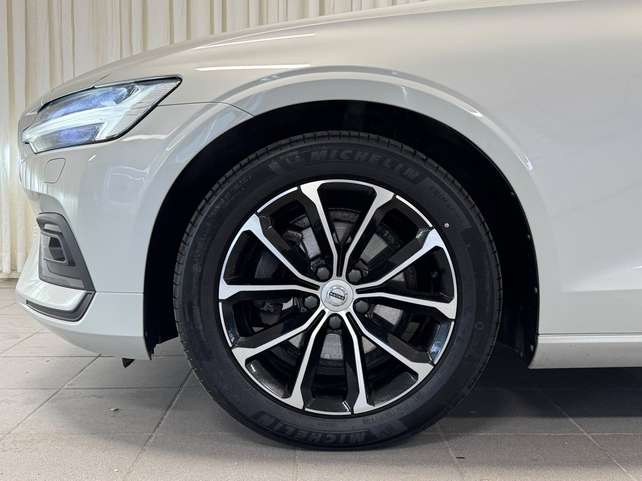 Volvo V60 B3 Momentum 2021, kuva 5/10