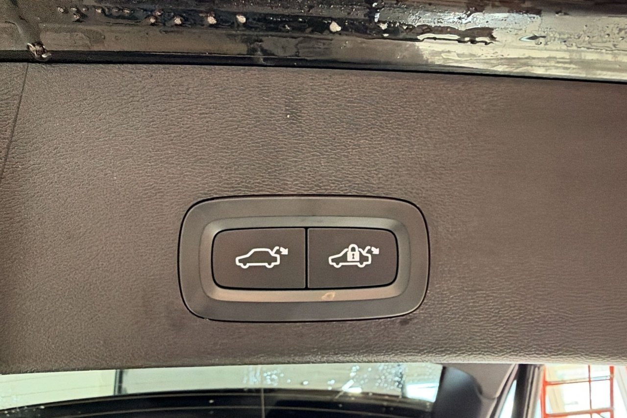 Volvo XC40 B3 Ultra Dark 2026, photo 20/20