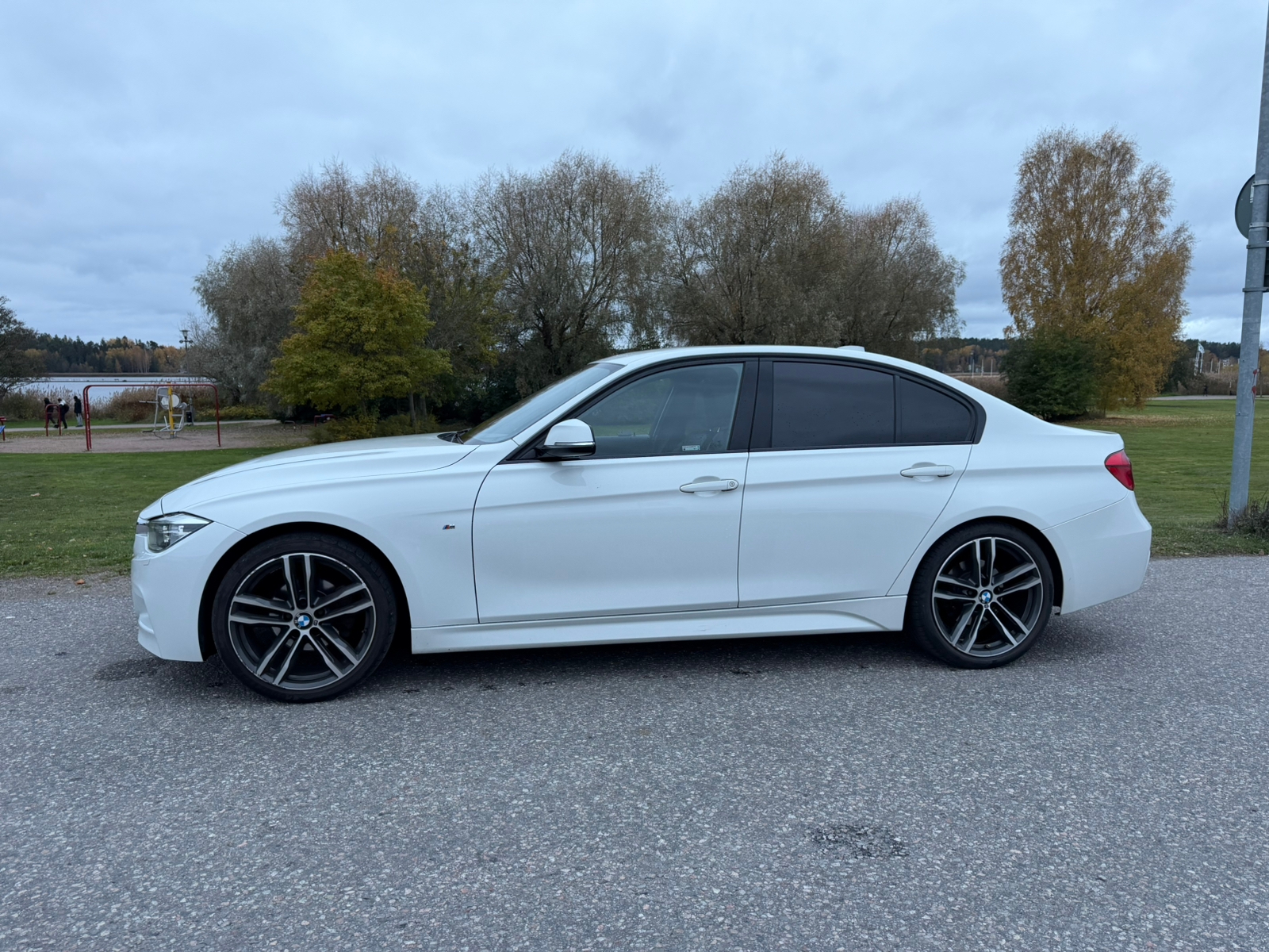 BMW 320i M Sport 2018, bild 2/10