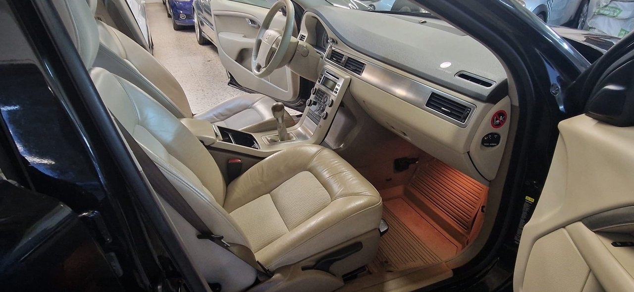 Volvo V70 2.5FT Momentum 2009, bild 5/10