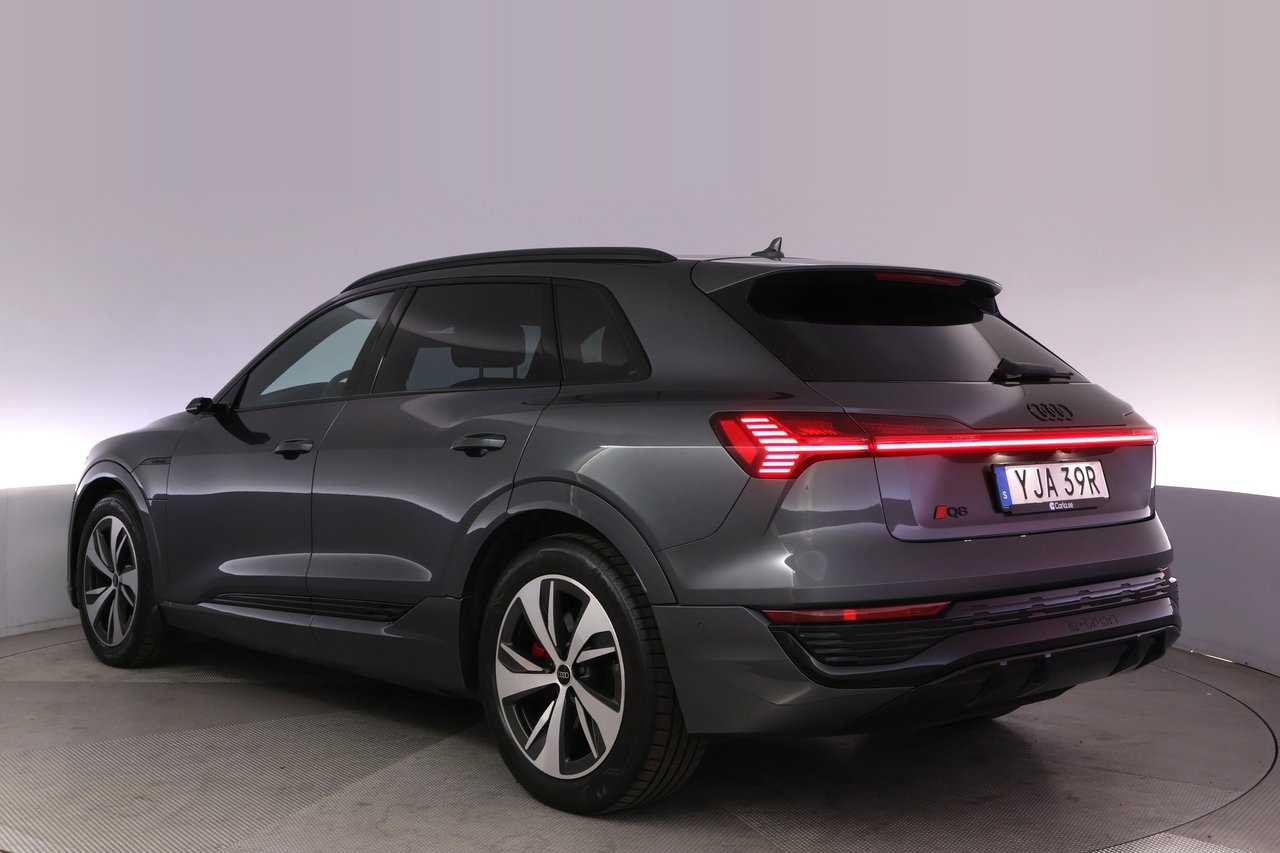 Audi Q8 e-tron 55 S line 2024, bild 4/10