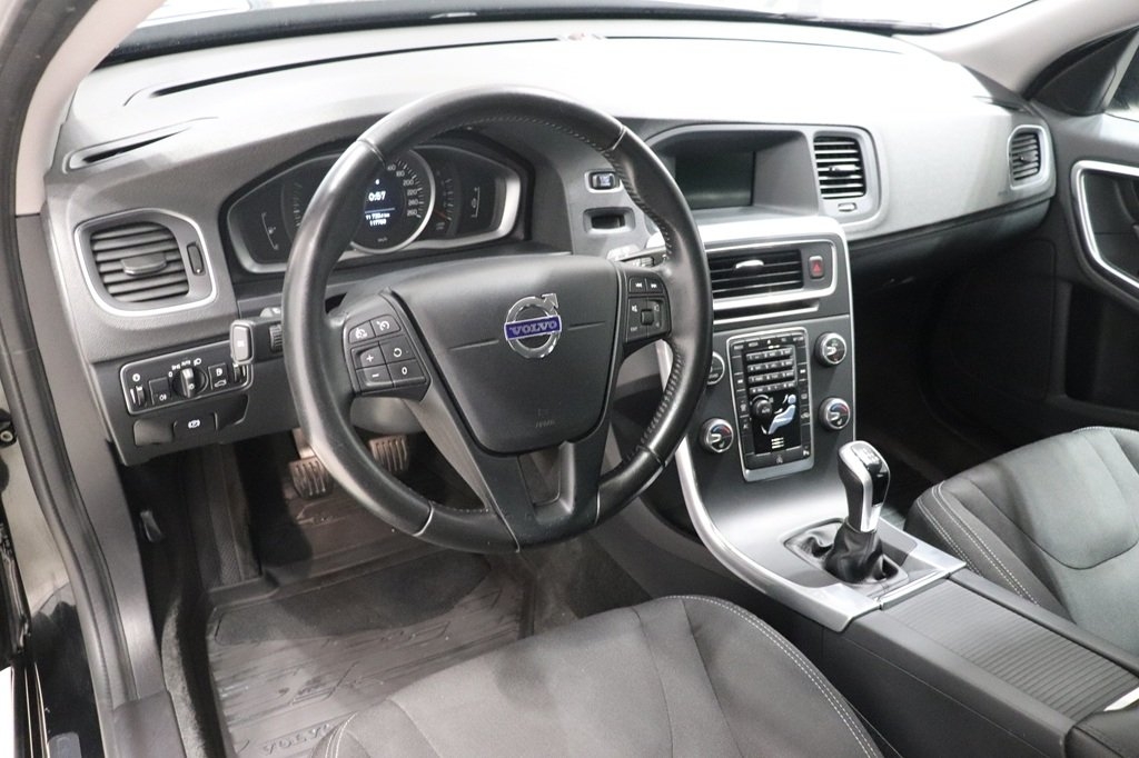Volvo V60 T3 2017, kuva 9/10