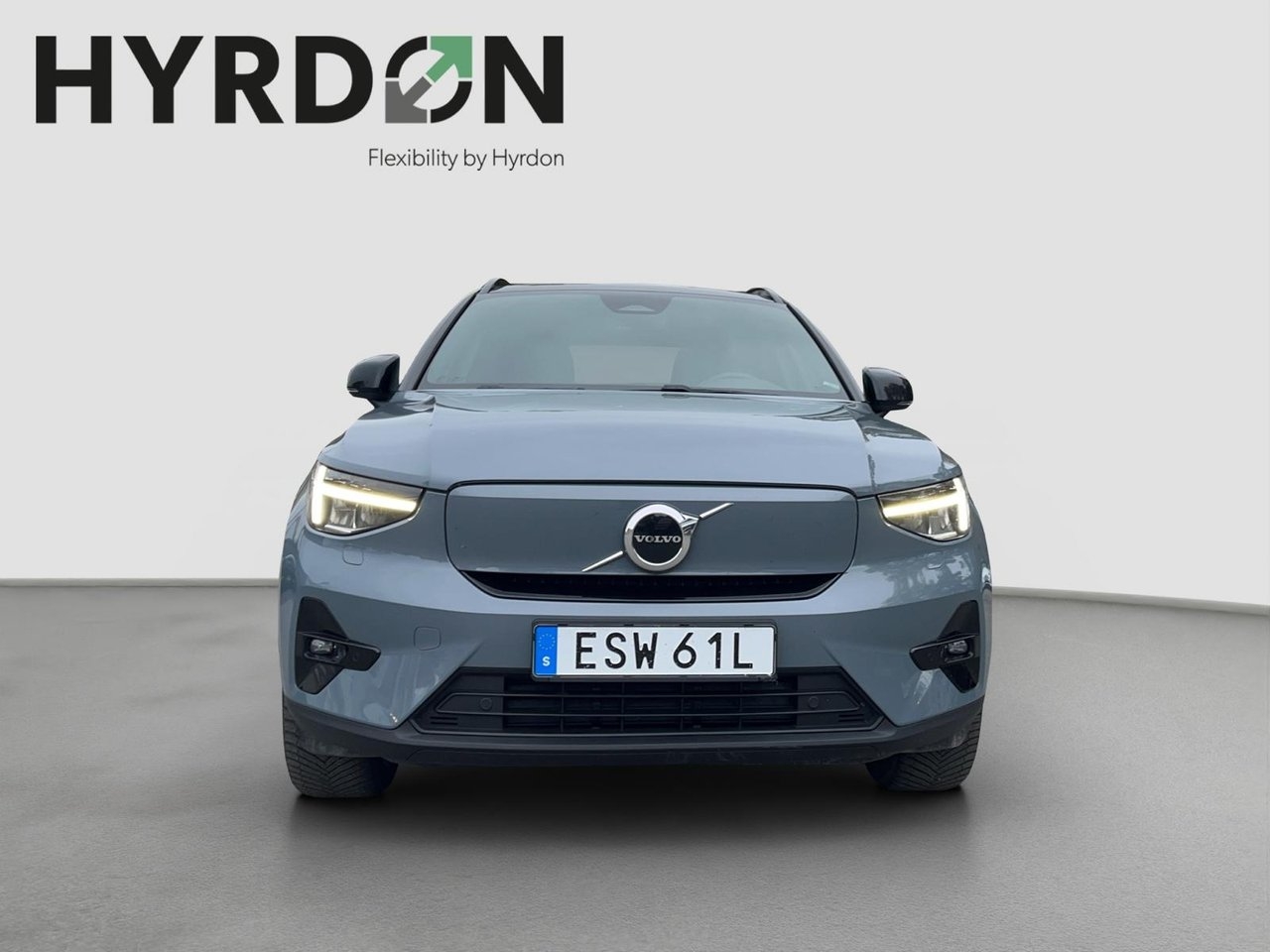 Volvo XC40 Plus 2023, photo 2/10