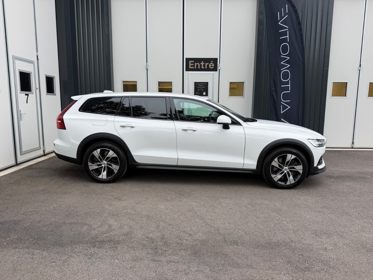 Volvo V60 Cross Country B4 Diesel 2022, bild 2/10