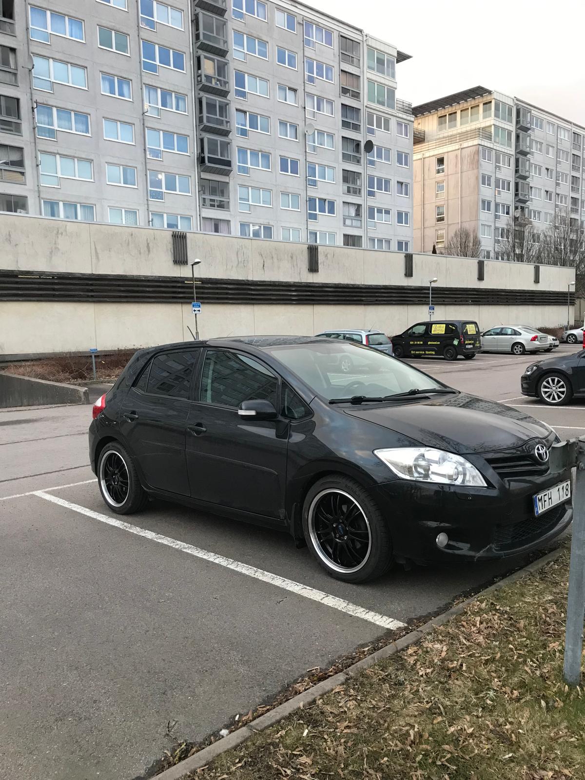 Toyota Auris 1.4 D-4D 2011, kuva 2/6