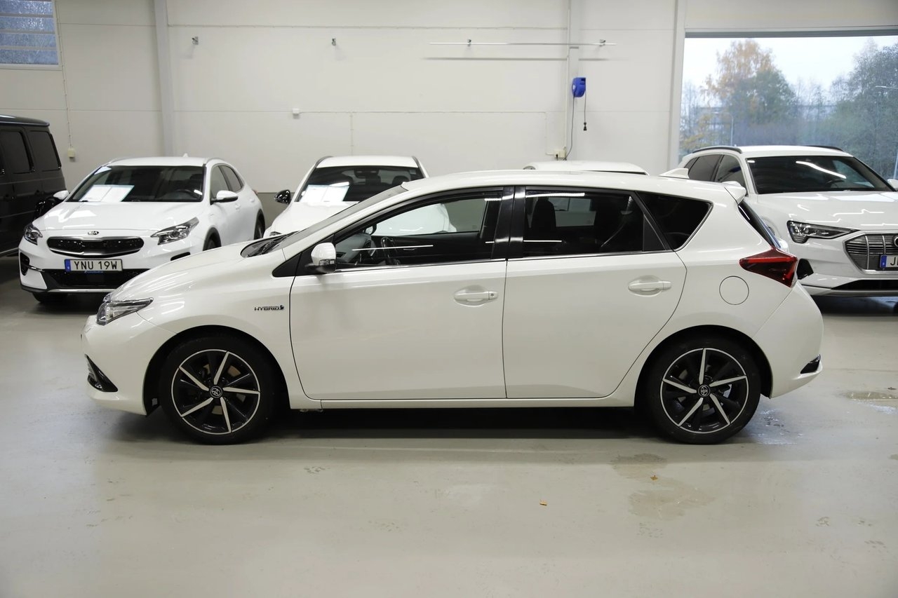 Toyota Auris 1.8 Hybrid Intense 2017, bild 3/12