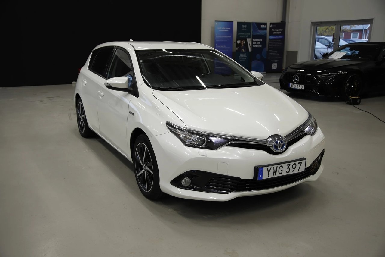 Toyota Auris 1.8 Hybrid Intense 2017, bild 5/12