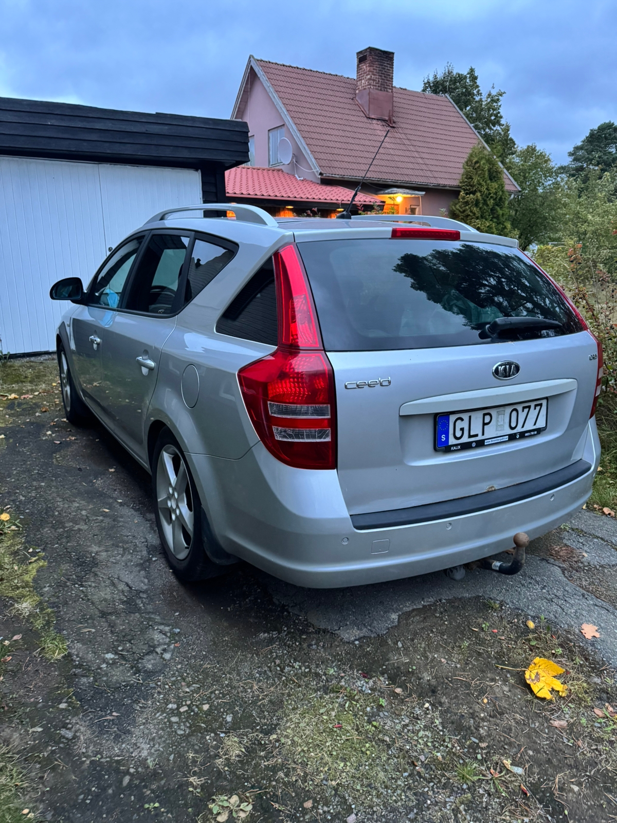 Kia Ceed 2.0 CRDi 2008, bild 2/4
