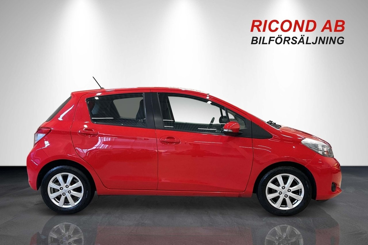 Toyota Yaris 1.33 Active 2013, bild 2/10