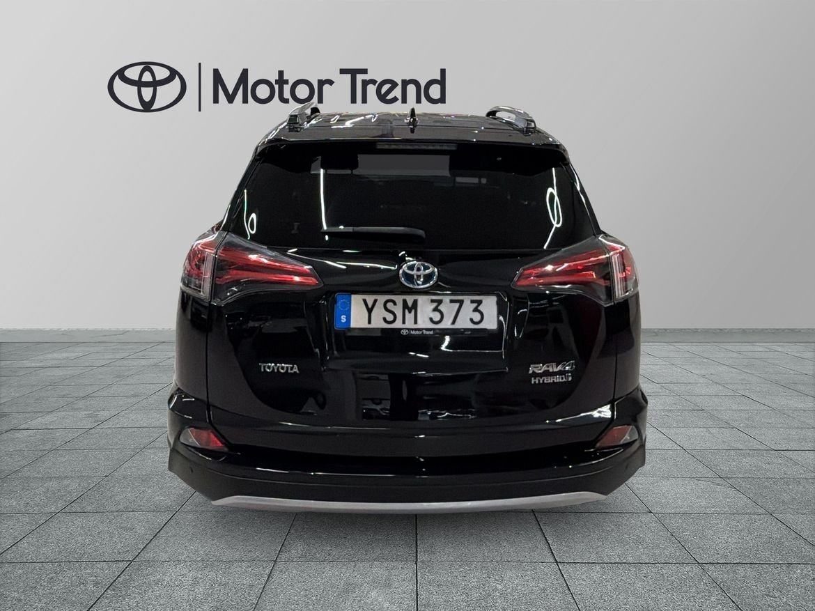 Toyota RAV4 2.5 Hybrid 2017, kuva 5/10