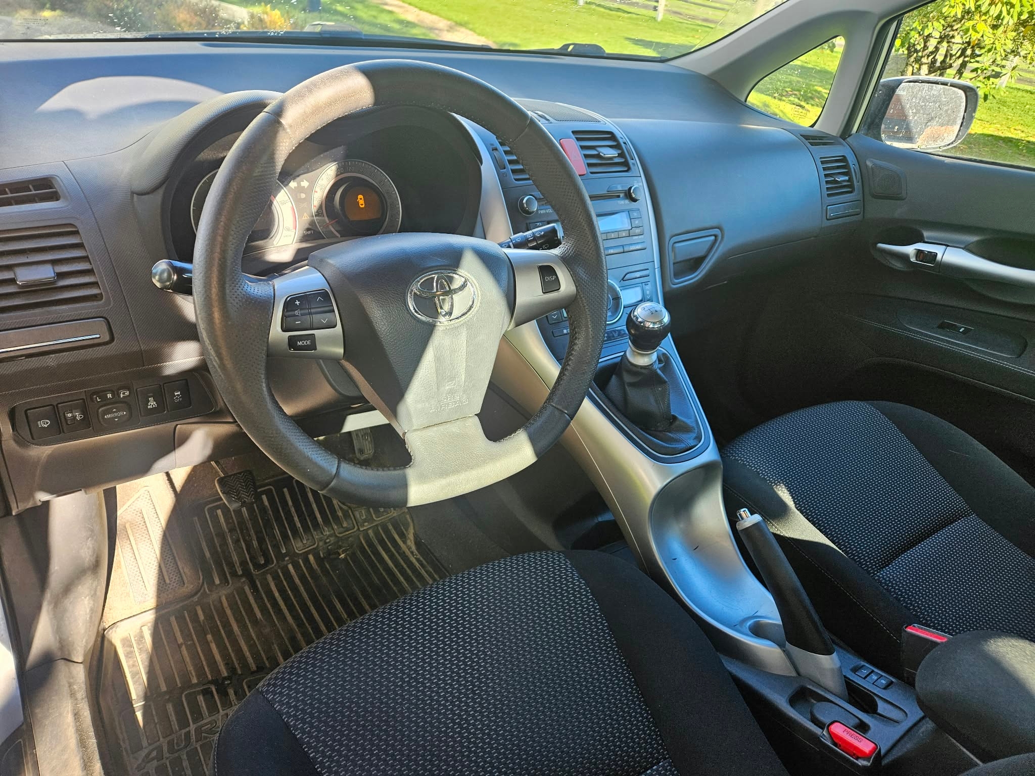Toyota Auris 1.4 D-4D 2010, kuva 7/8