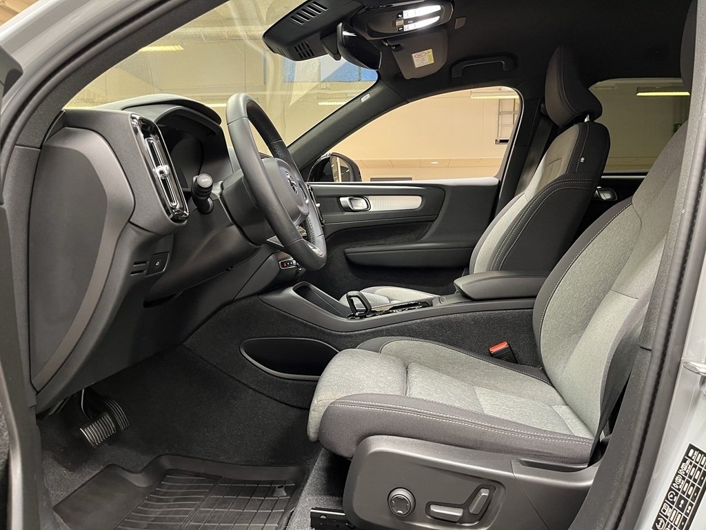 Volvo XC40 B4 Plus Dark 2024, bild 6/24