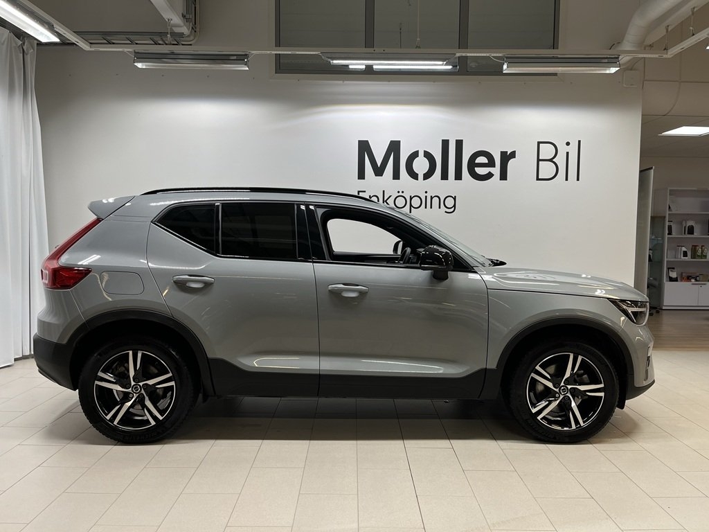 Volvo XC40 B4 Plus Dark 2024, bild 2/24