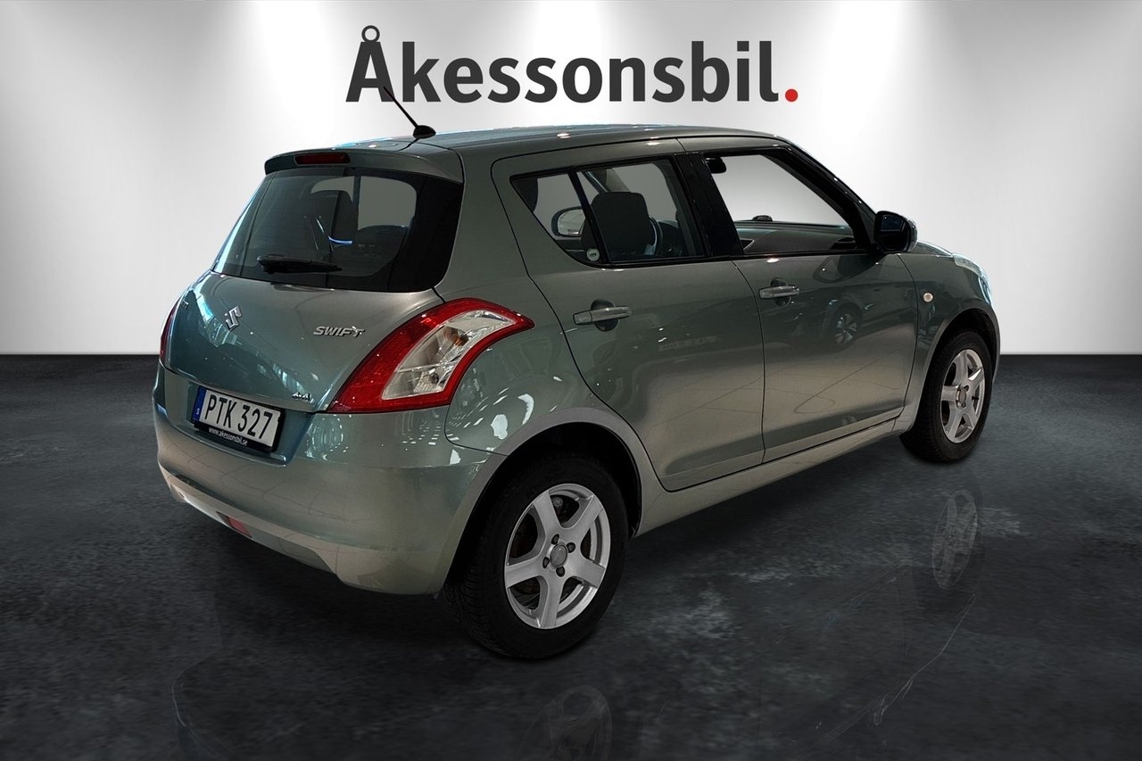 Suzuki Swift 2012, kuva 3/8