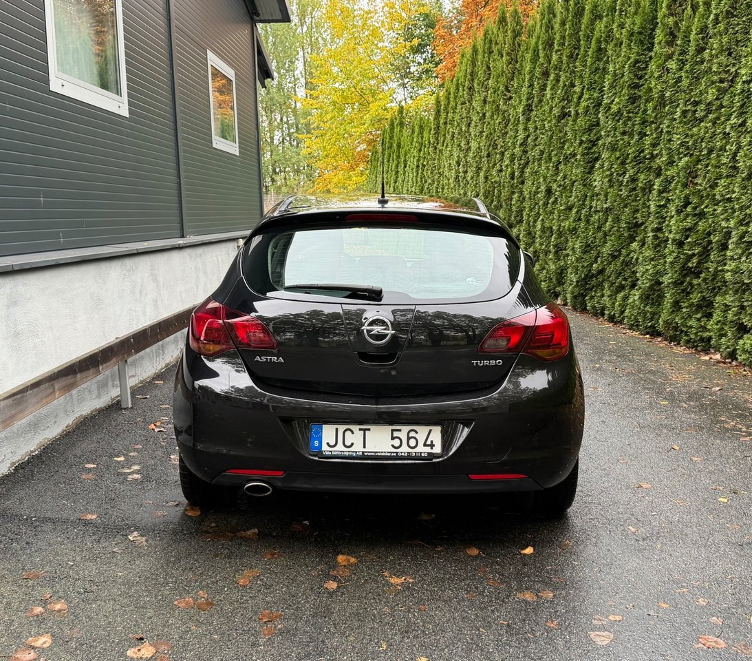 Opel Astra 1.4 Turbo Enjoy 2011, bild 4/10