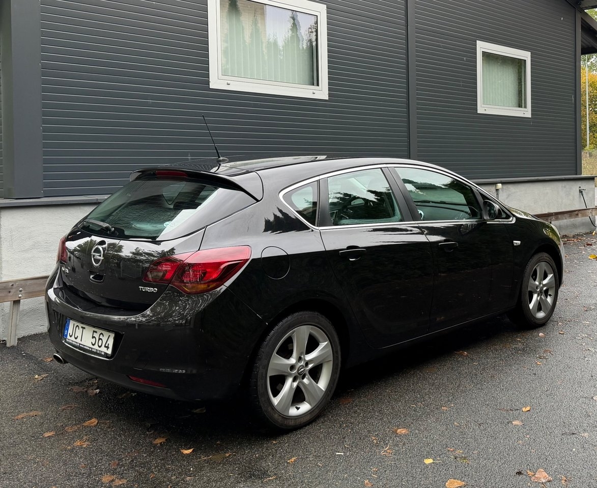 Opel Astra 1.4 Turbo Enjoy 2011, bild 3/10