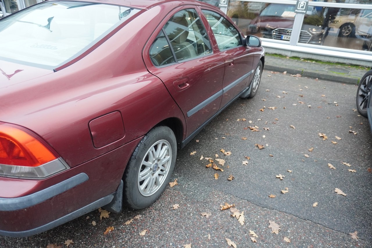Volvo S60 2.4 Business 2001, bild 2/3