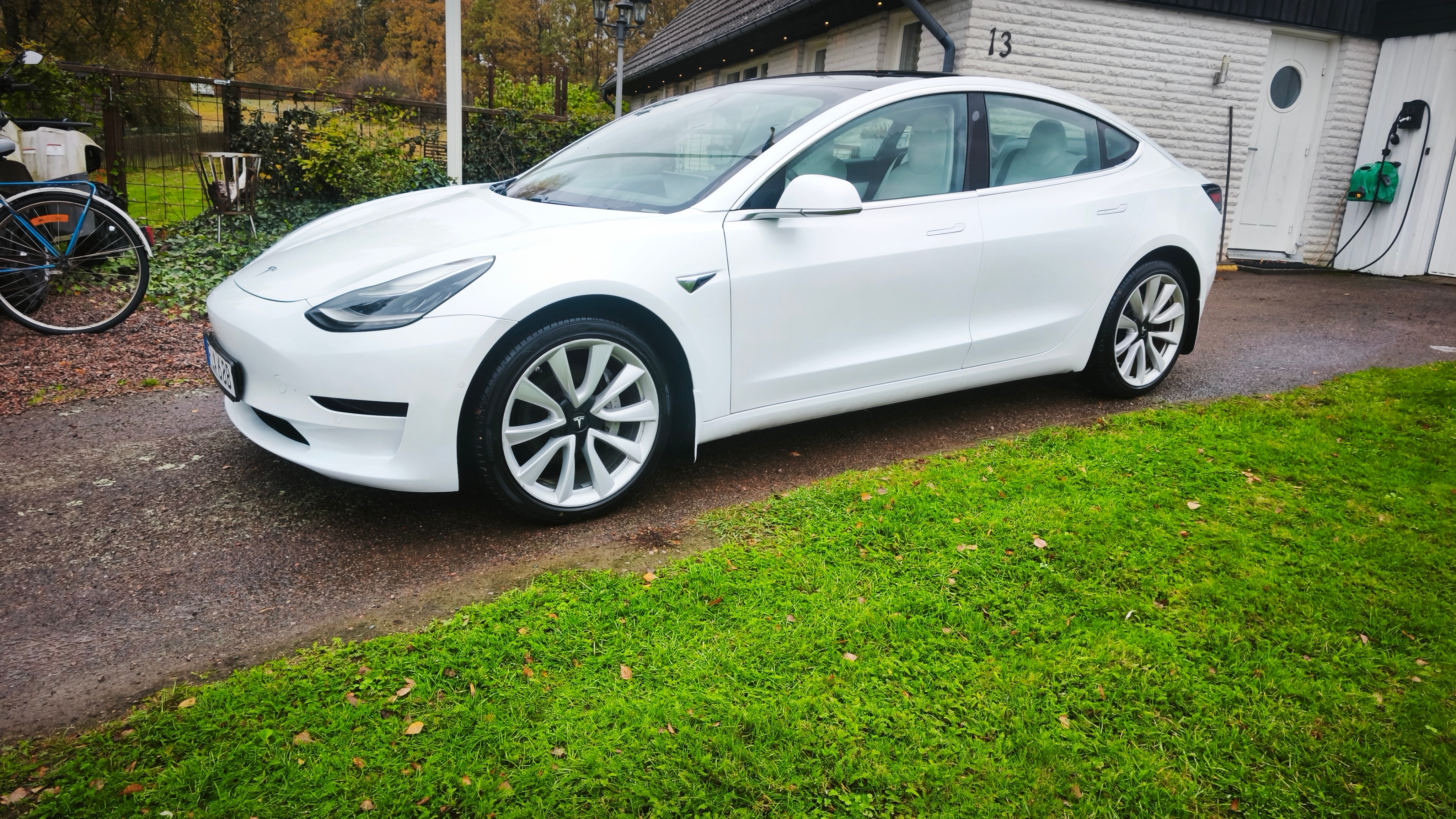 Tesla Model 3 Standard Range Plus 2019, kuva 2/7