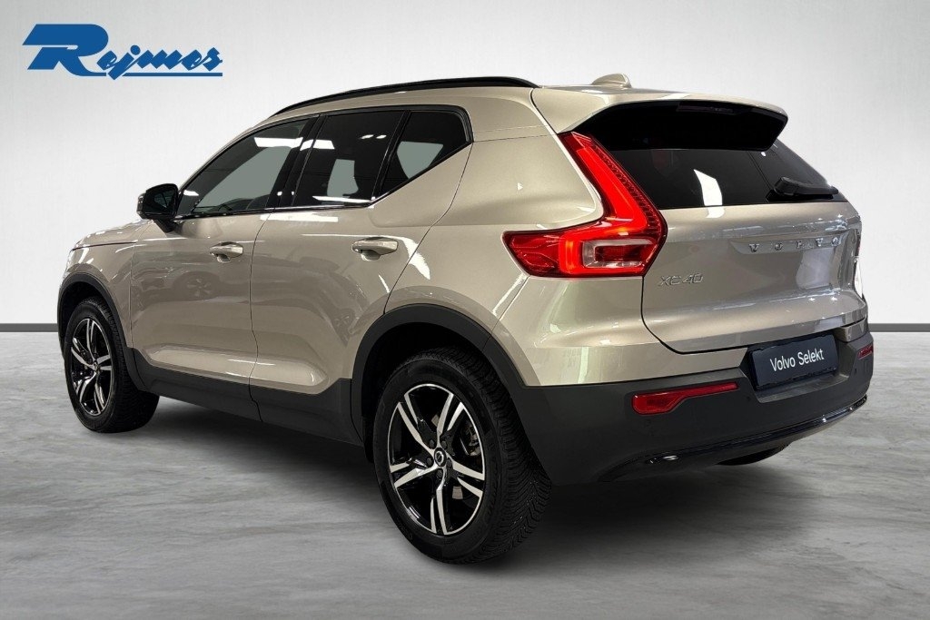 Volvo XC40 B4 Plus Dark 2024, photo 3/10