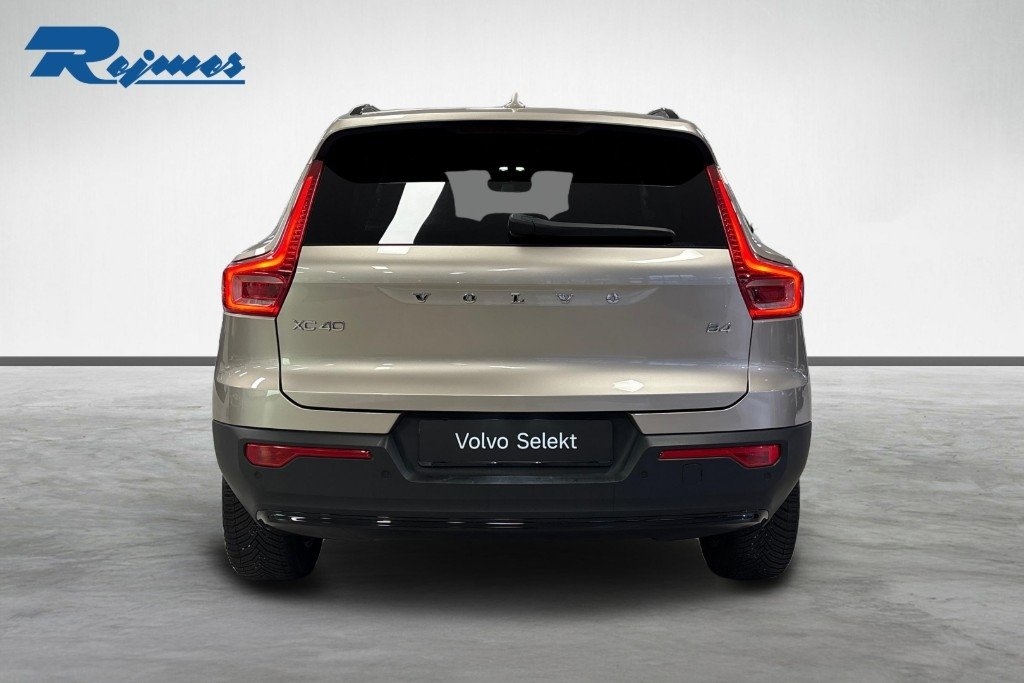 Volvo XC40 B4 Plus Dark 2024, photo 4/10