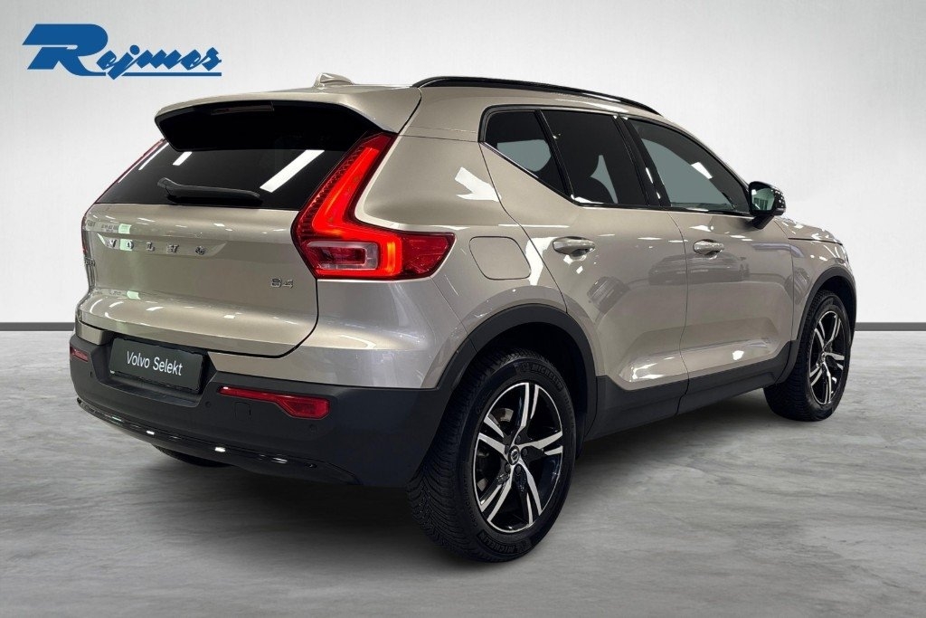 Volvo XC40 B4 Plus Dark 2024, photo 5/10