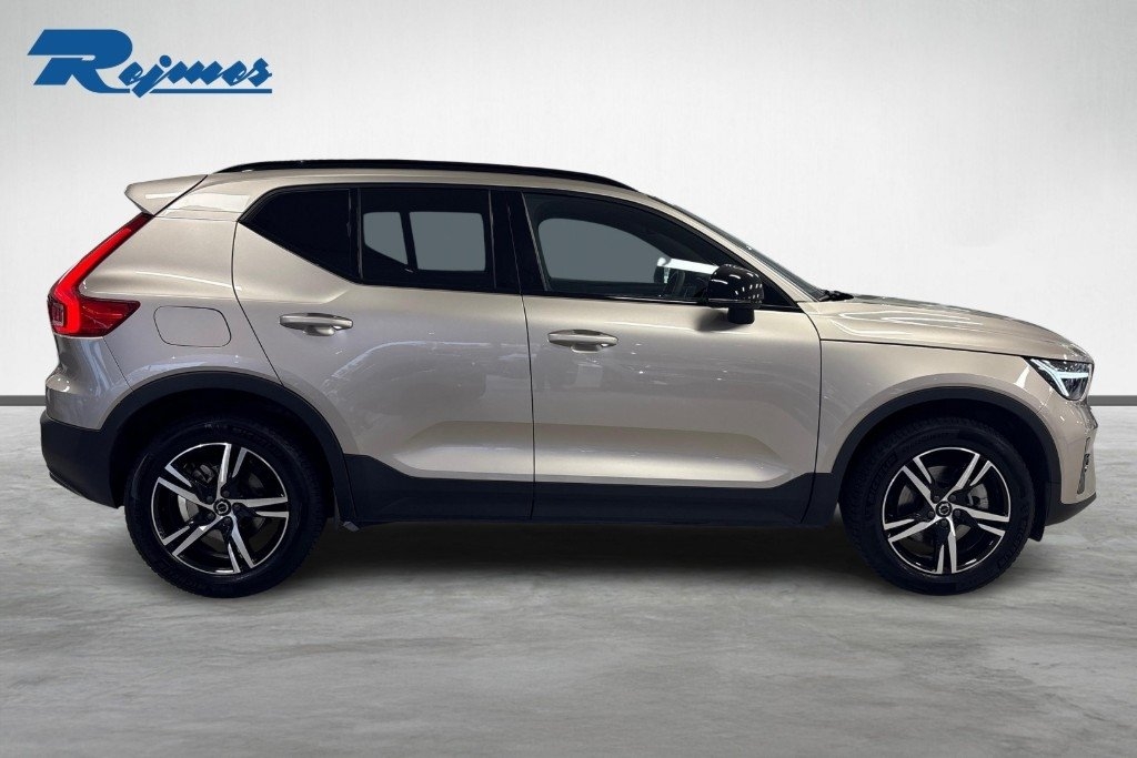 Volvo XC40 B4 Plus Dark 2024, photo 6/10