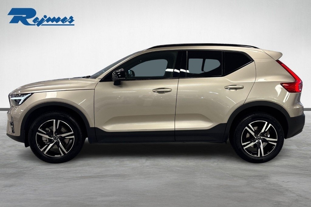 Volvo XC40 B4 Plus Dark 2024, photo 2/10