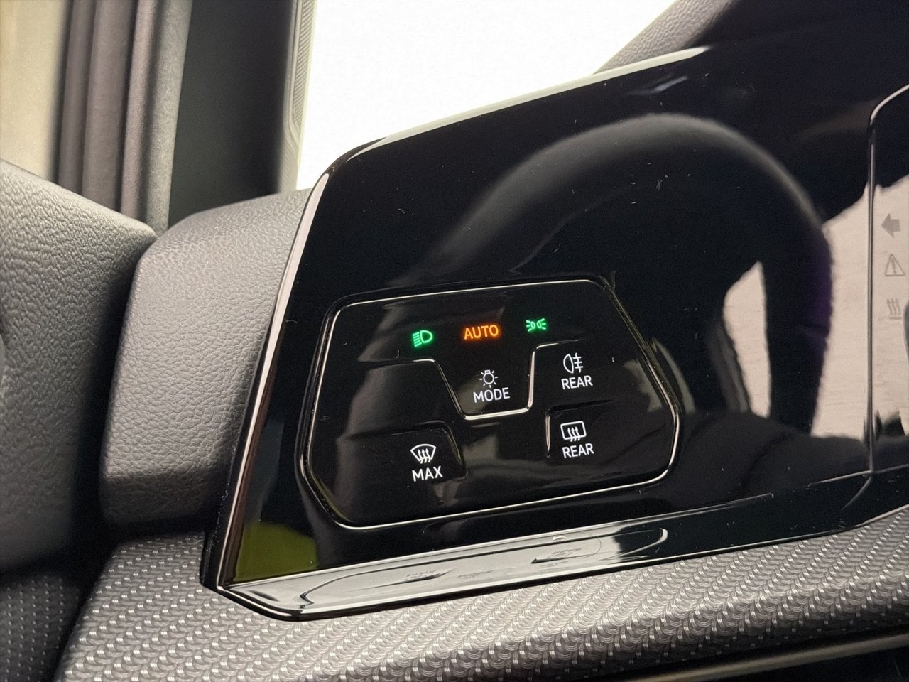 Volkswagen Golf 1.5 TSI R-Line 2021, photo 32/33