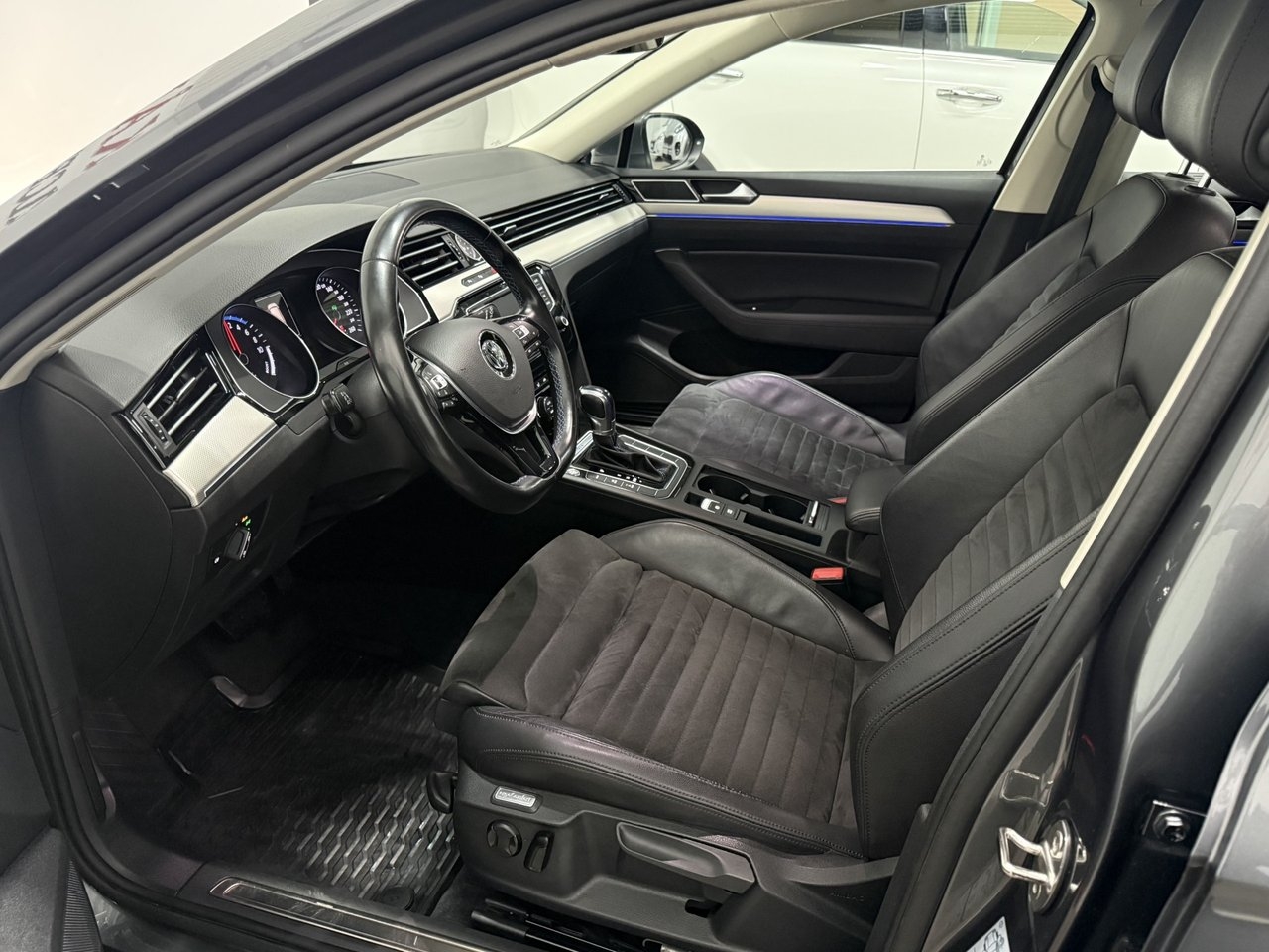 Volkswagen Passat GTE 2017, kuva 7/10
