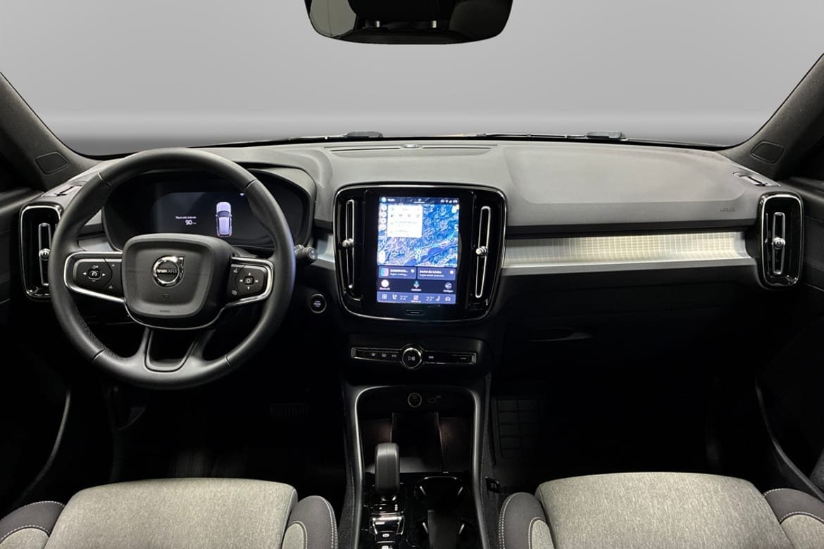 Volvo XC40 B3 Plus Dark 2025, photo 6/10