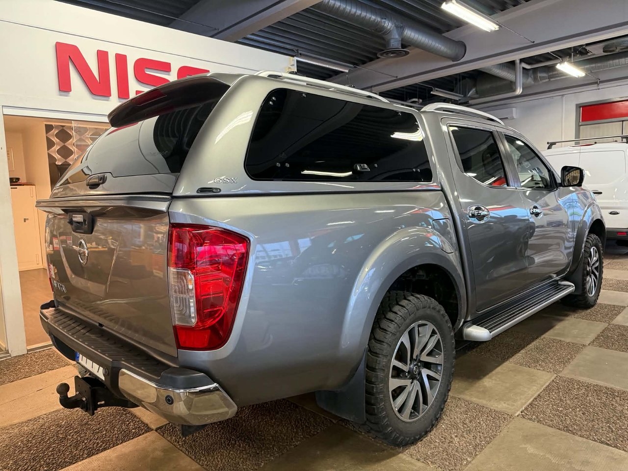Nissan Navara 2.3 dCi Tekna 2018, bild 3/9