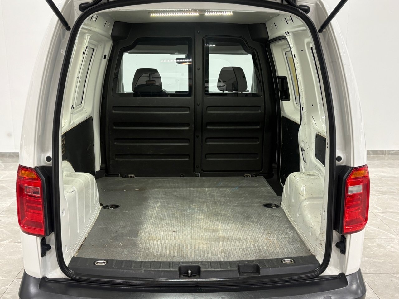Volkswagen Caddy 1.6 TDI 2016, kuva 9/10