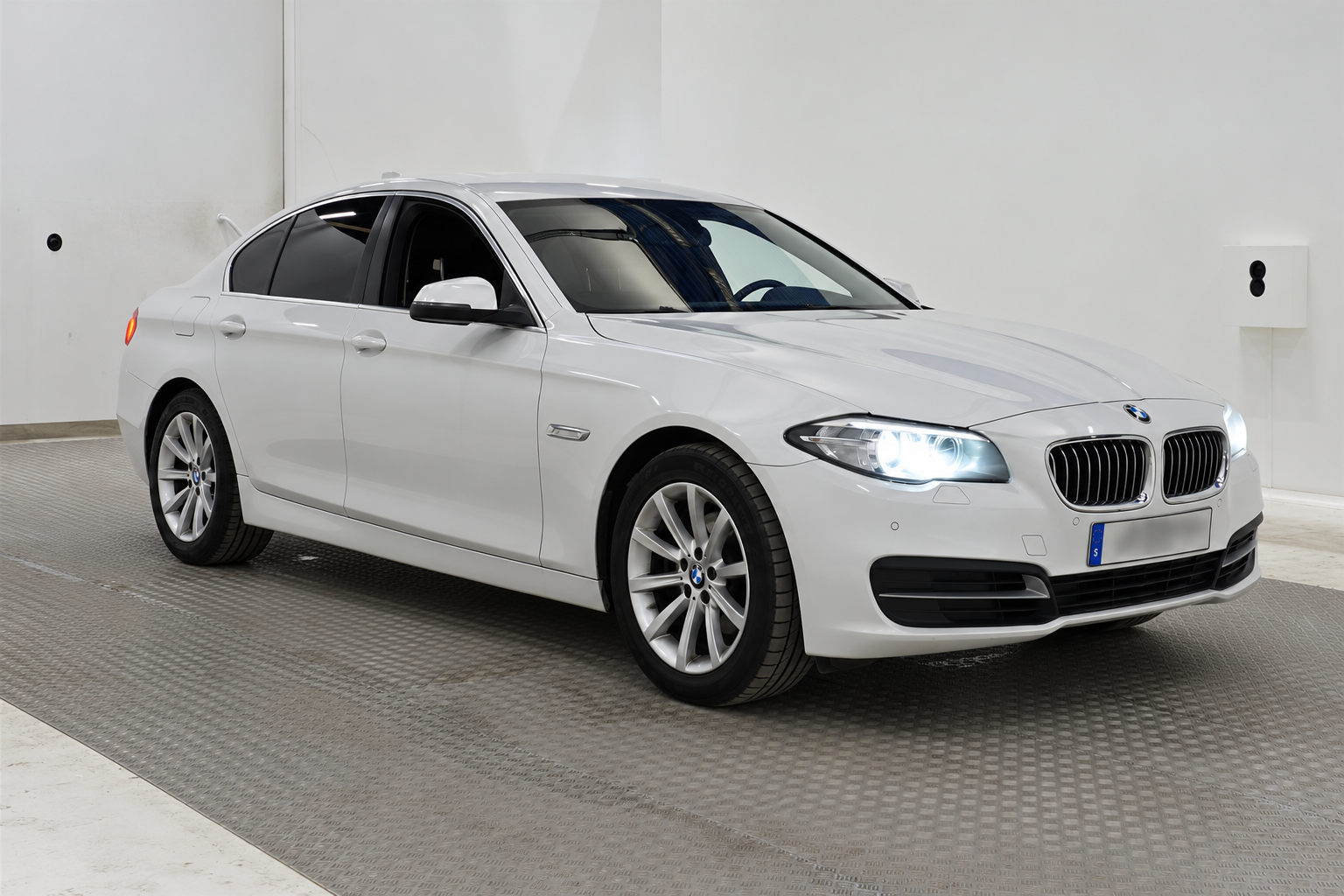 BMW 520d 2014, bild 2/7