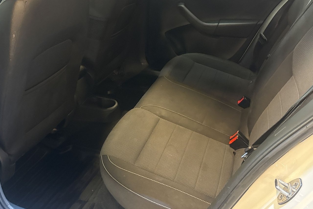 Skoda Rapid 1.2 TSI 2015, bild 9/10