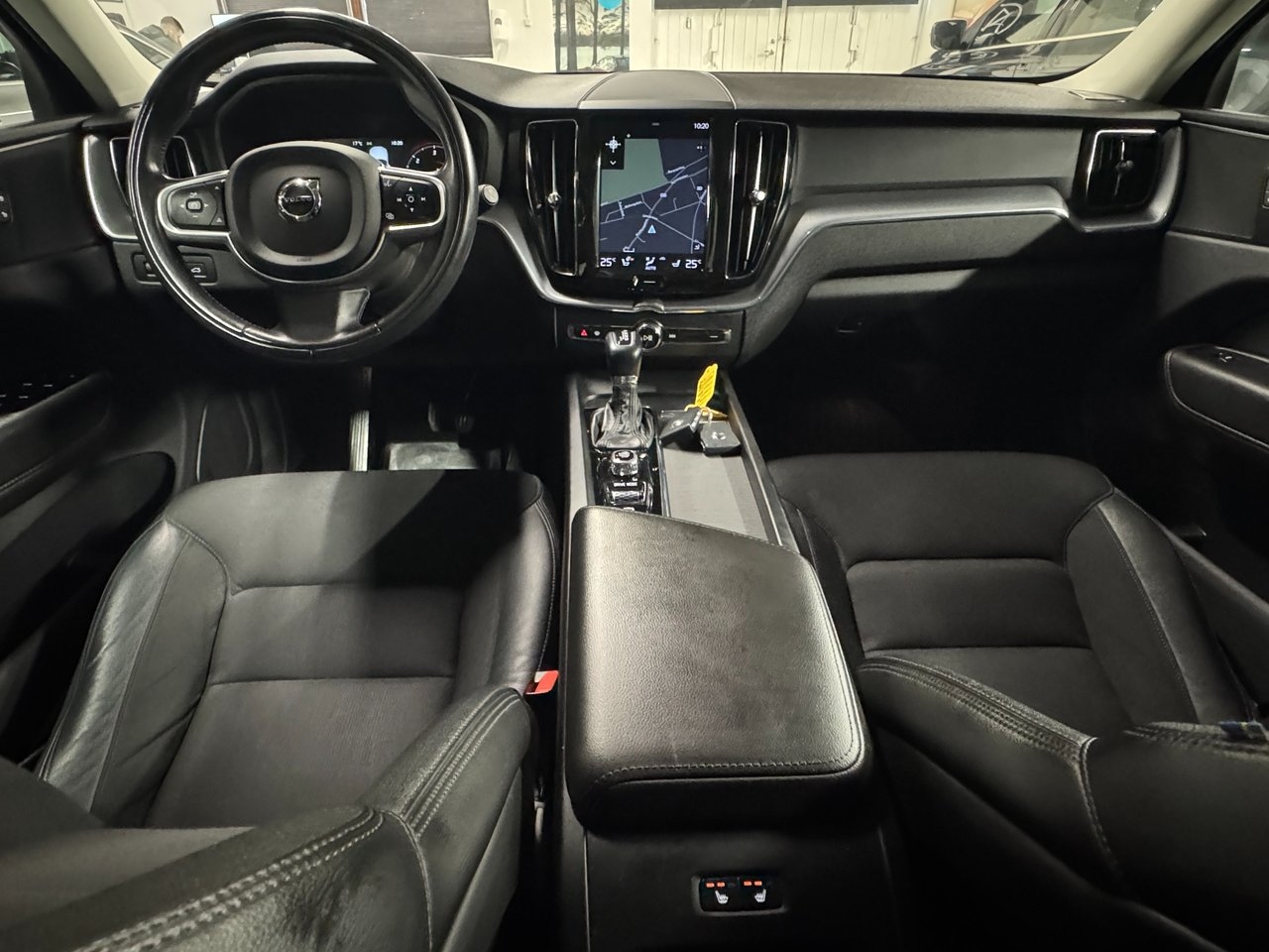 Volvo XC60 D4 Momentum Advanced 2020, bild 10/10