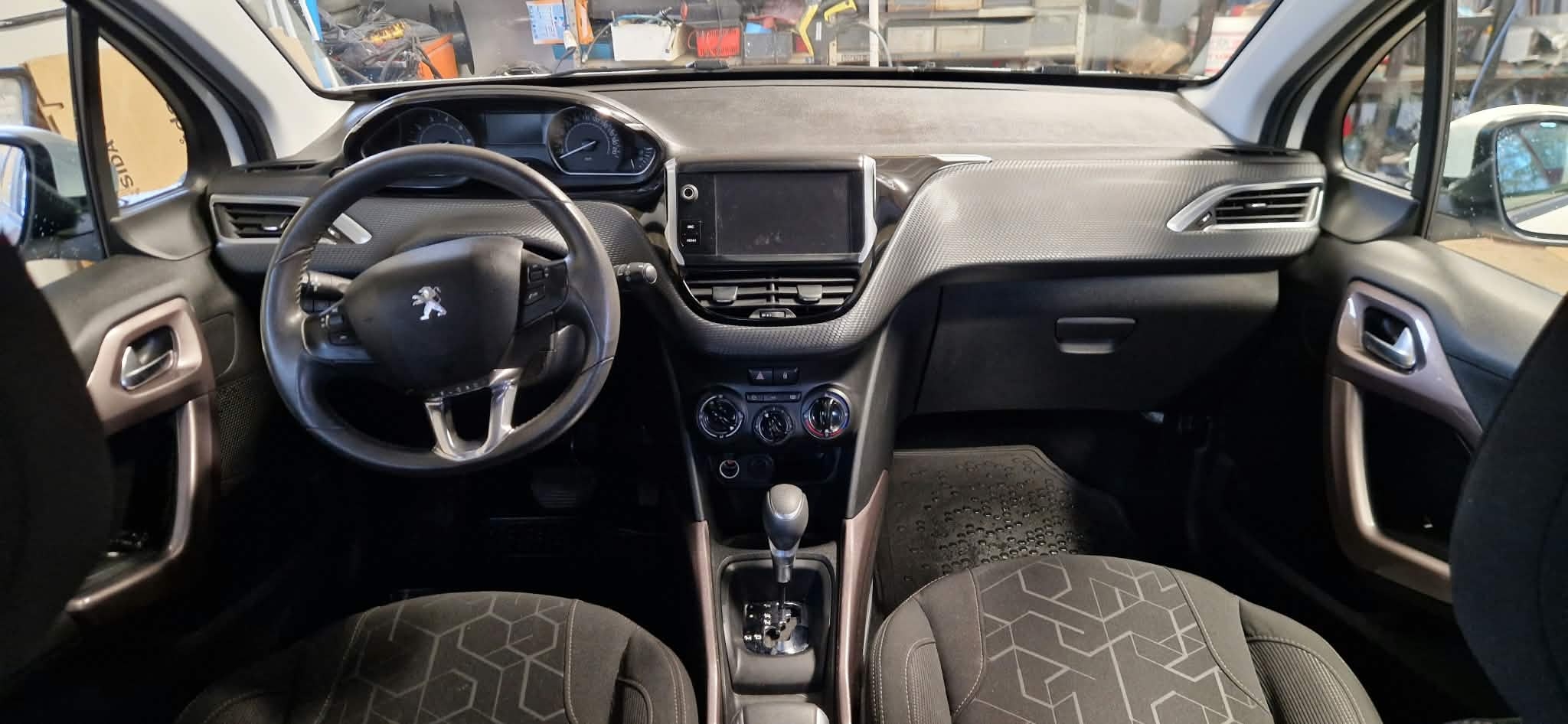 Peugeot 2008 PureTech 110 2015, kuva 8/9