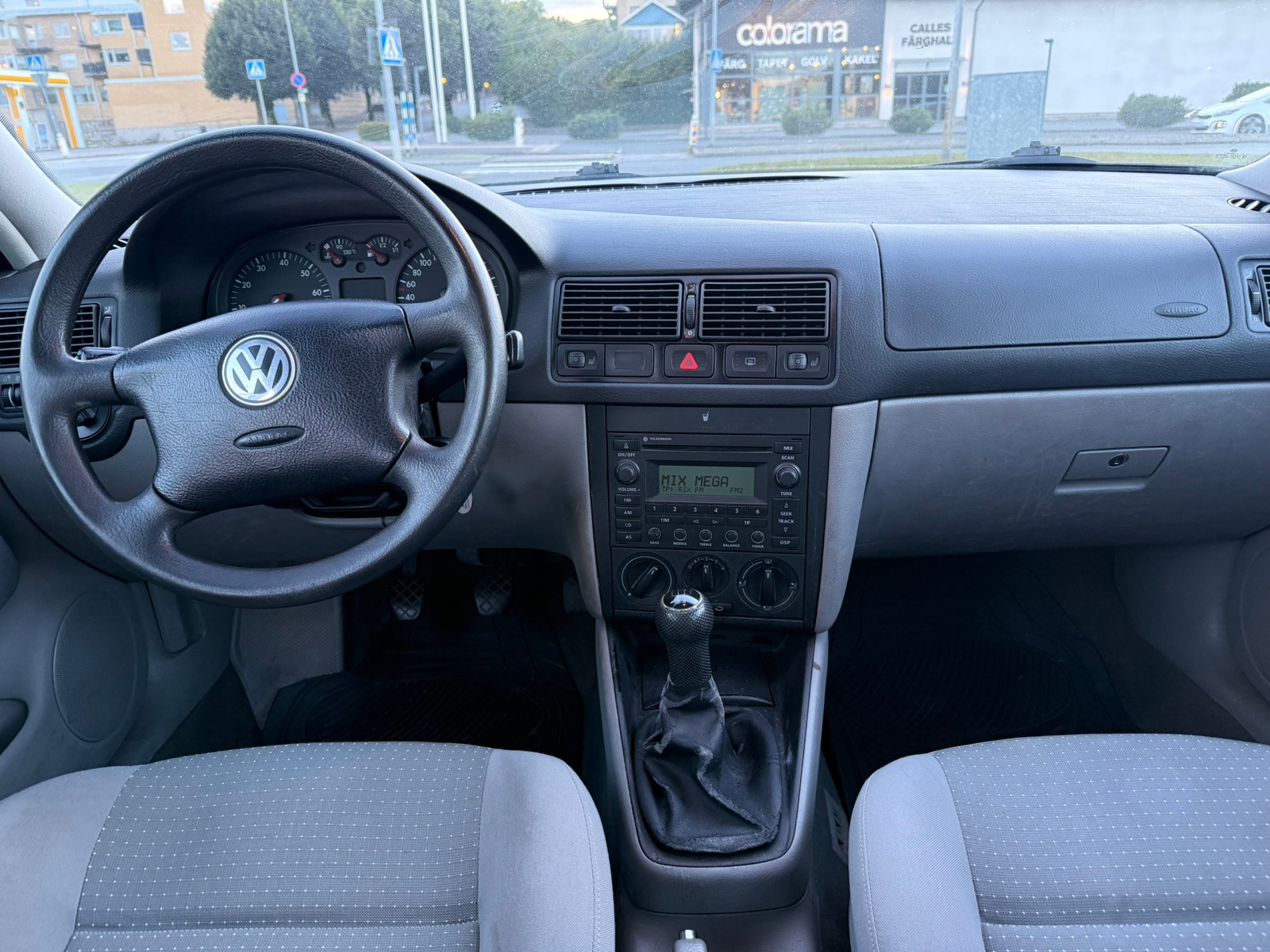 Volkswagen Golf 1.6 2003, kuva 2/10