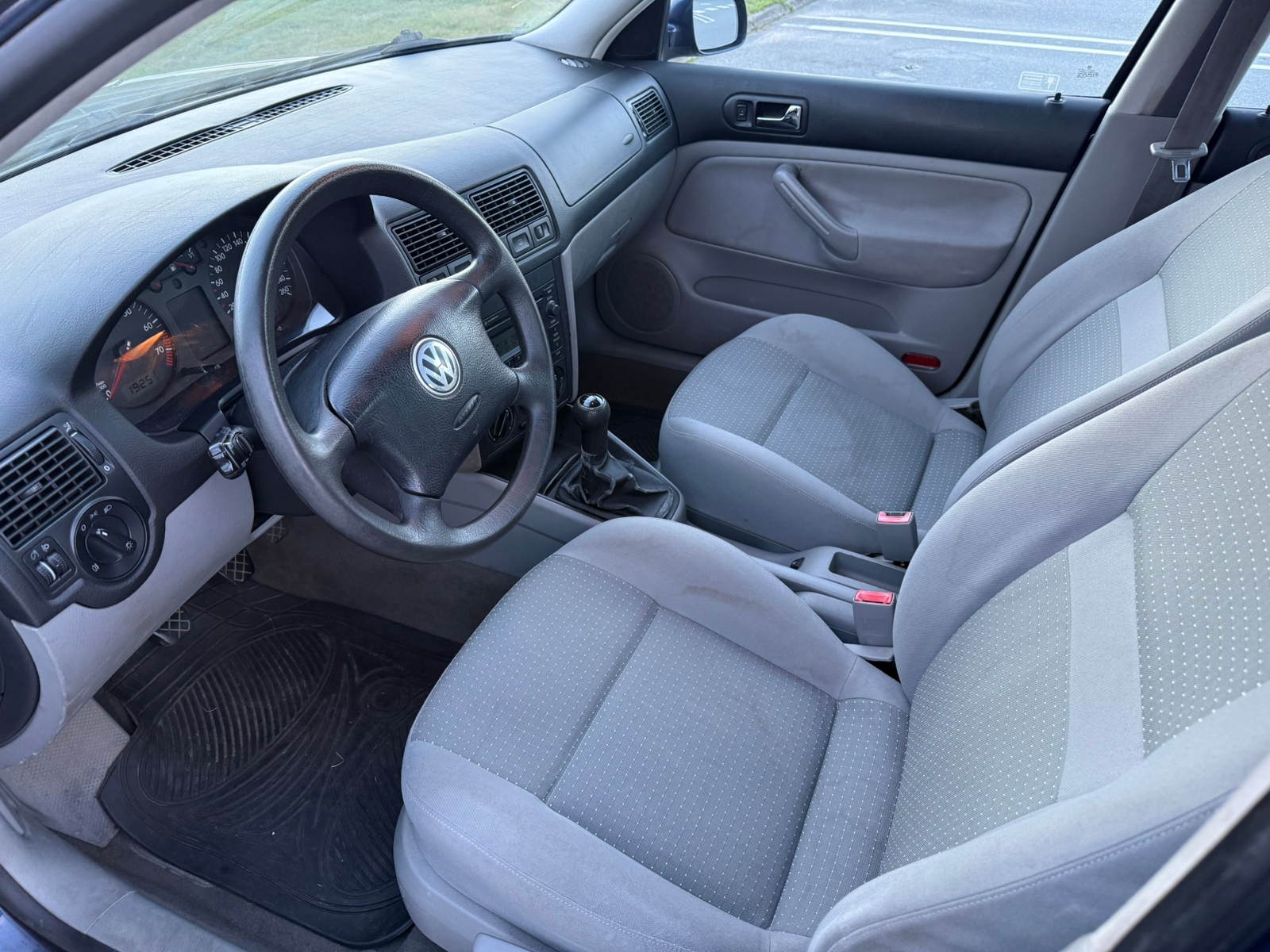 Volkswagen Golf 1.6 2003, kuva 5/10