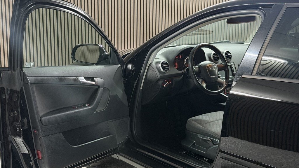 Audi A3 1.6 TDI 2011, photo 9/10