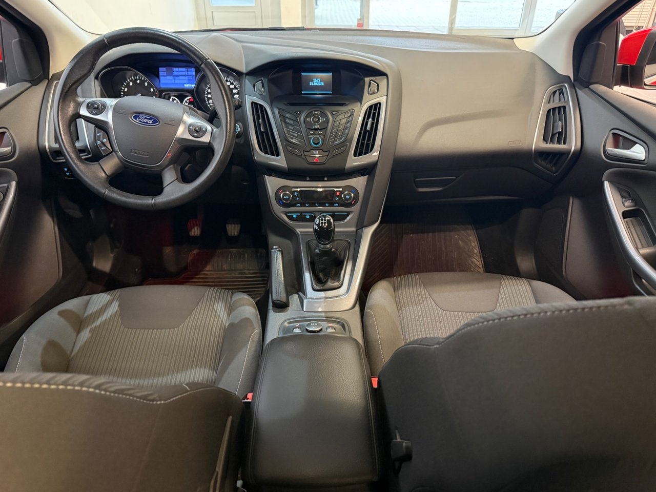 Ford Focus 1.0 EcoBoost Titanium 2014, bild 3/8