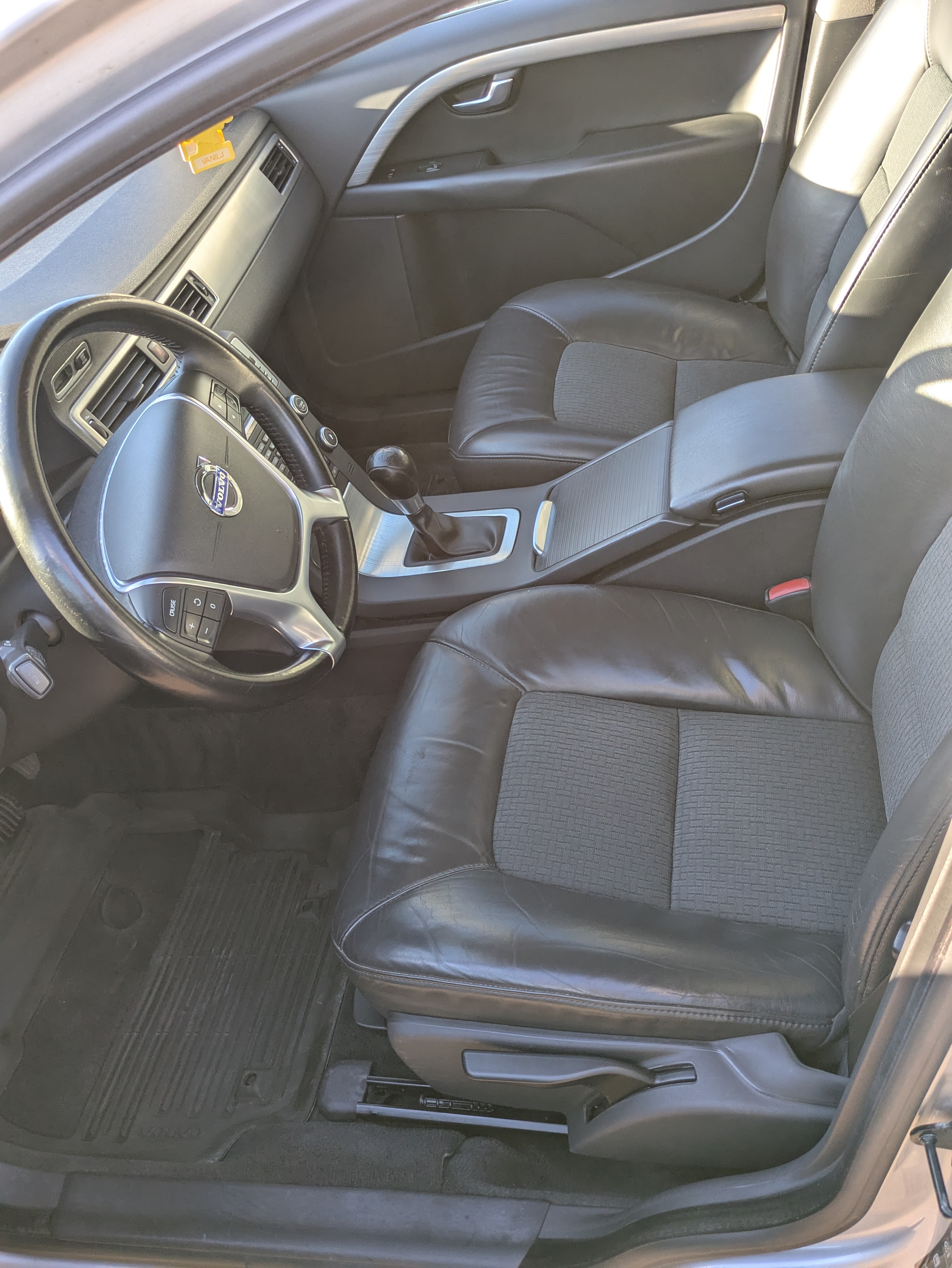 Volvo V70 1.6D 2010, photo 7/10