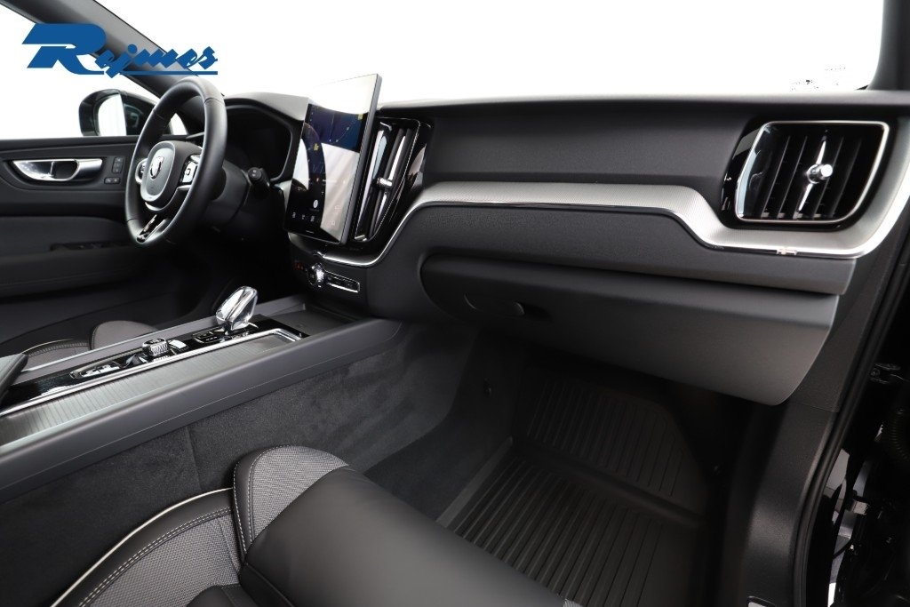 Volvo XC60 Plus Nordic 2026, photo 5/10