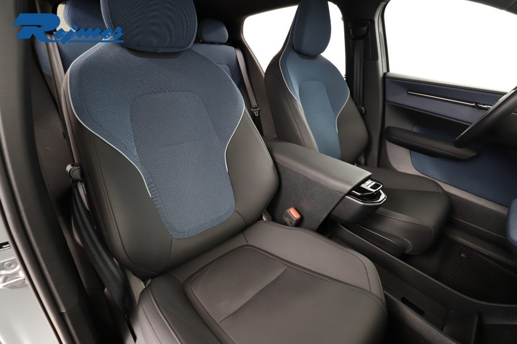 Volvo EX30 Extended Range Plus 2025, bild 6/10