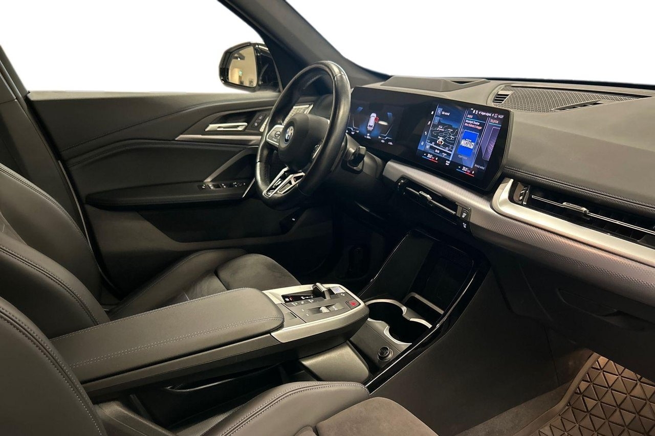 BMW iX1 M Sport 2024, bild 6/10