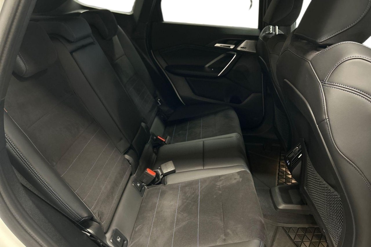 BMW iX1 M Sport 2024, bild 7/10